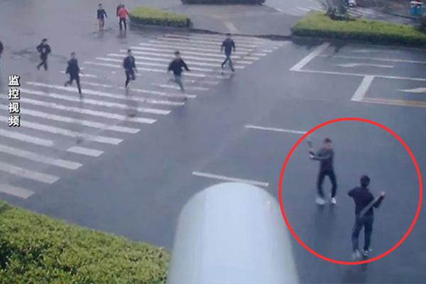 發揮網格化優勢 觀云路規范停車秩序