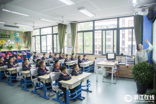 融媒&middot;先鋒｜坐下喝盞茶 共商百姓事 干杯議事會在這里開始啦!