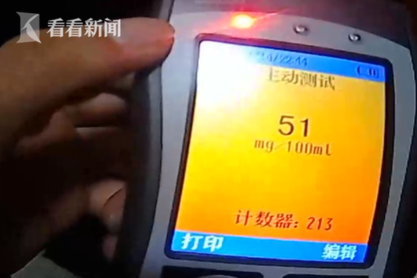 Adobe新推出了一款電子感應裙,好玩