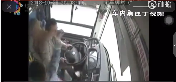 天降神兵，義薄云天，廣西一男子偶遇車禍現場徒手救出6人